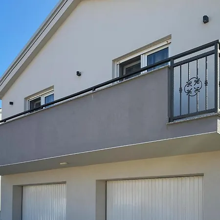 Apartmán Cozy In With Wifi Vir