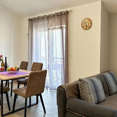 아파트 Beautiful Apartment In Vir With Wifi