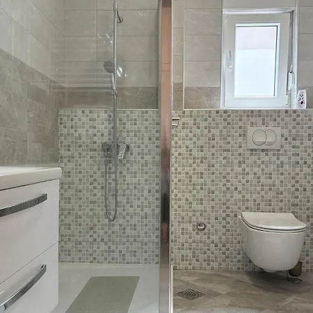 Beautiful Apartment In Vir With Wifi 아파트 *