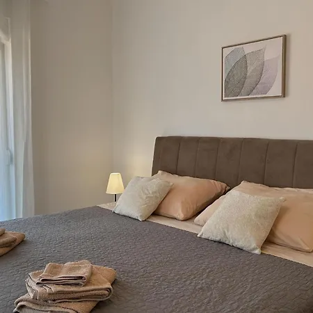 아파트 Beautiful Apartment In Vir With Wifi 비르