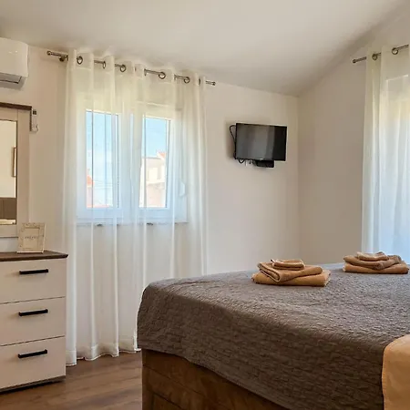 아파트 Beautiful Apartment In Vir With Wifi 비르